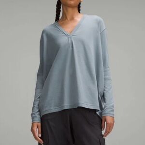 Lululemon Women's V-Neck Long Sleeve Top - Blue